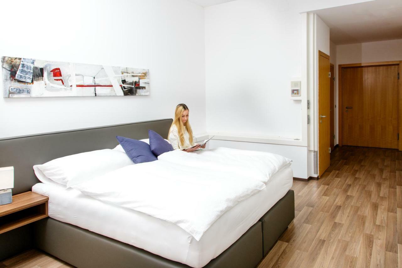 Health Vital Comfort Guestrooms Wels Extérieur photo